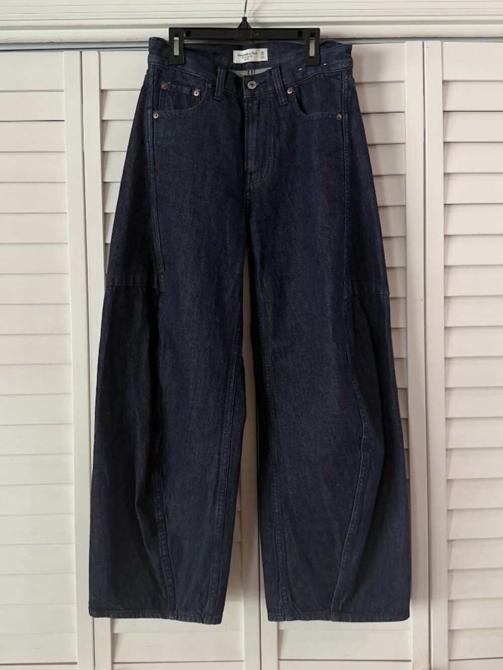 Abercrombie & Fitch The Ultra Barrel Mid Rise - Size 25 Short
